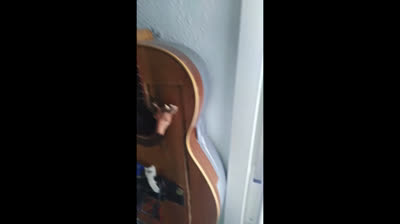 DIY - DE GUITARRA MUERTA A ARMARIO VIVO