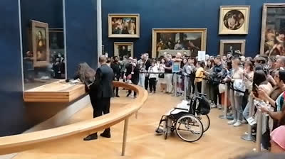 La peinture de "La Gioconda" est attaquée avec une tarte